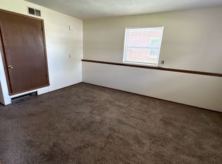 3115 Belmont St #D, Hutchinson, KS 67502