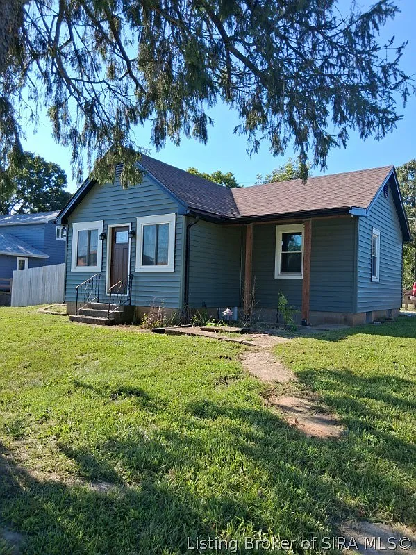 2 bed, 1.0 bath, 1136 sqft, $1,200 — Photo 1
