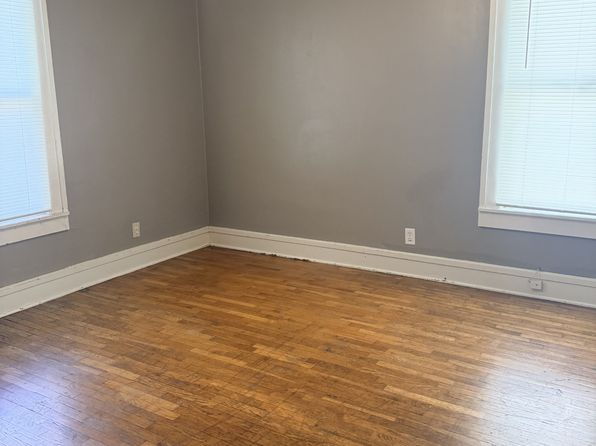 1023 1/2 Constitution St