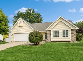 8822 Luin Dr, Clive, IA 50325