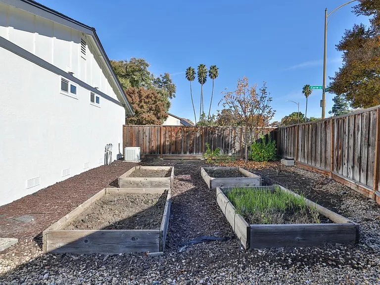 310 Curie Dr — Photo 8