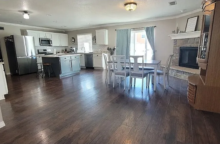 9565 Castle Oaks Dr — Photo 4
