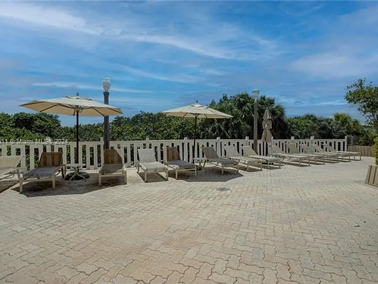 1121 Crandon Blvd #D1201 — Photo 36