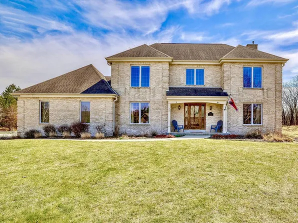 W157N7420 Stonewood CIRCLE, Menomonee Falls, WI 53051