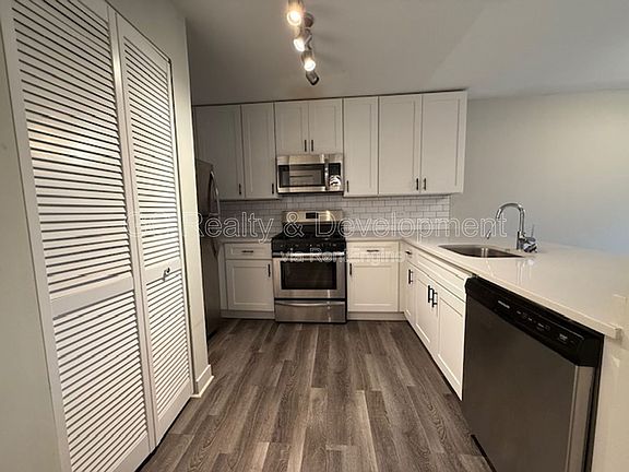 5th image of 800 Graceland Ave #302