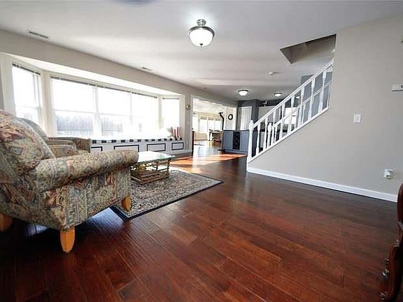 5th image of 780 Estes Park Ct