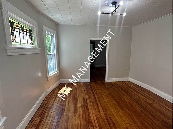4th image of 1326 Schlager St Unit 1