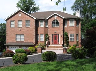 11 Boa Vista Dr, Lake Hopatcong, NJ 07849