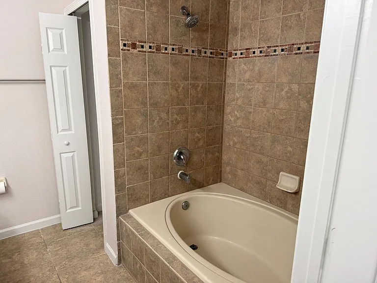 16617 Cedar Crest Dr — Photo 27