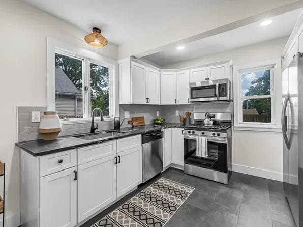 19 Eldert St, Springfield, MA 01109