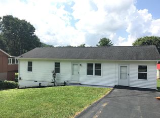 1002 Idlewylde Cir, Johnson City, TN 37601