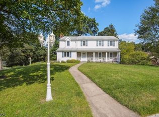 1 Crest Rd, Cedar Knolls, NJ 07927