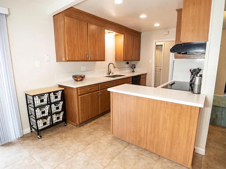 210 Canterbury Ave — Photo 10