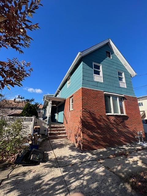 1st image of 309 Green Ave Floor 1