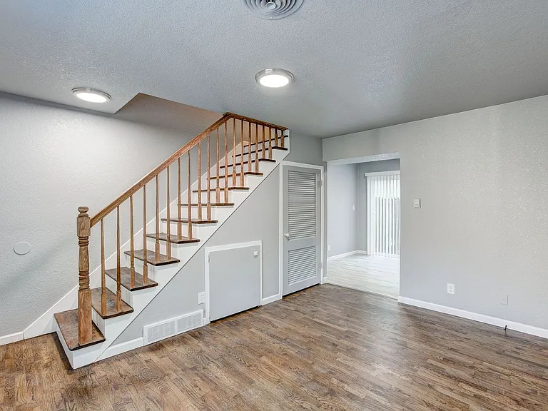 526 S Howes St — Photo 10