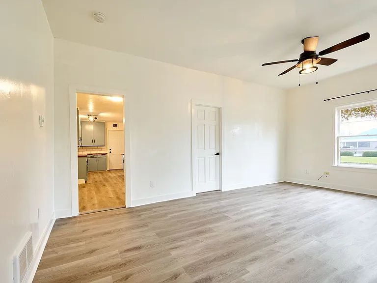 1204 Commercial St NE — Photo 37