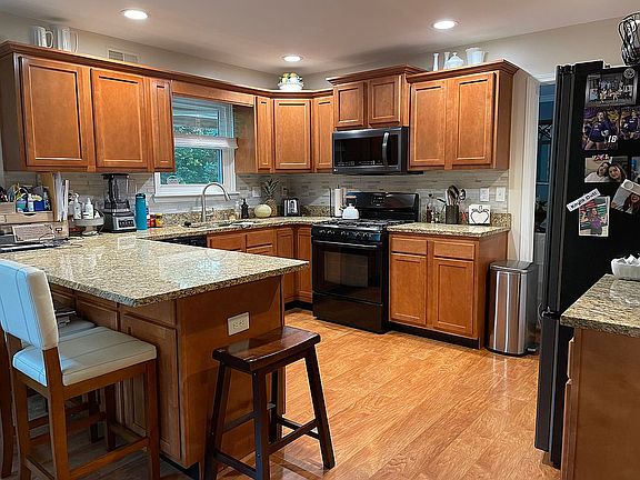 4th image of 248 Circle Valley Dr