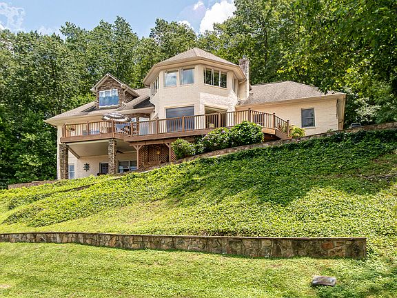 3rd image of 1020 Brentwood Way