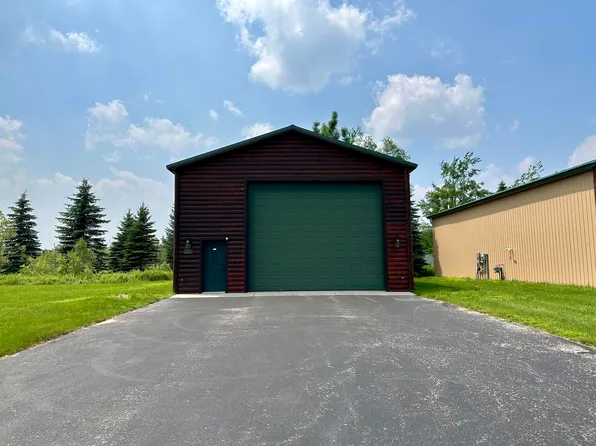 1121 Marina Dr, Cheboygan, MI 49721