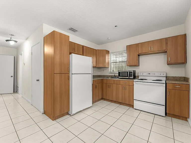 923 W Las Olas Blvd #1 — Photo 11