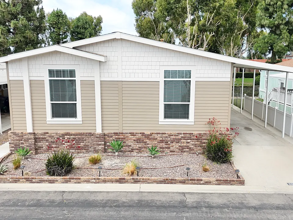 3595 Santa Fe Ave #227