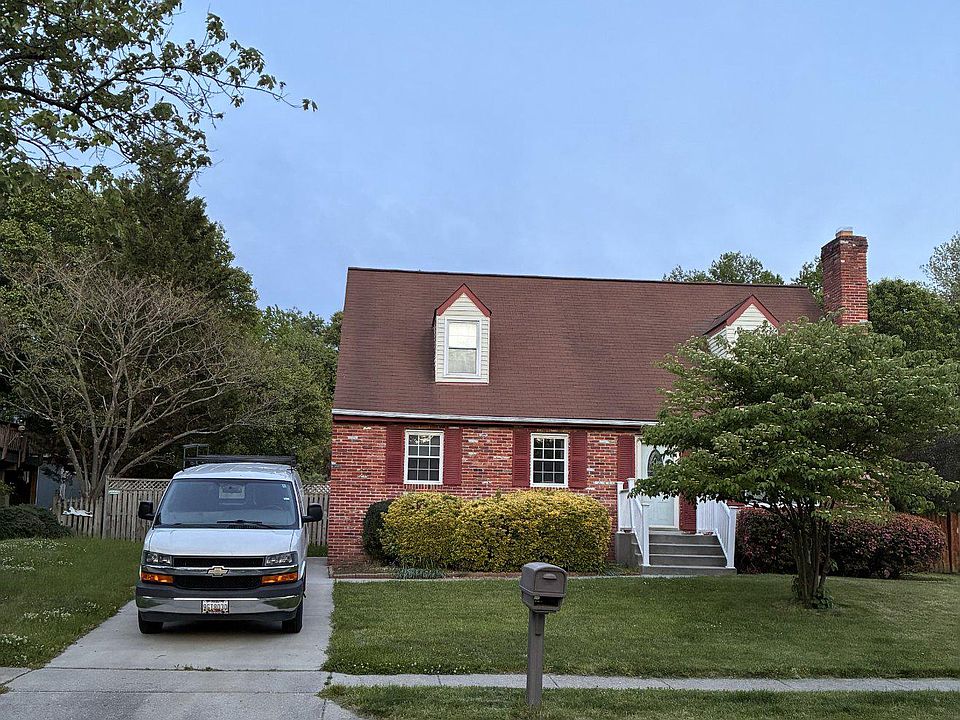 2nd image of 919 S Truro Ln