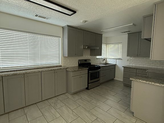 3rd image of 1524 N Thomas Ct