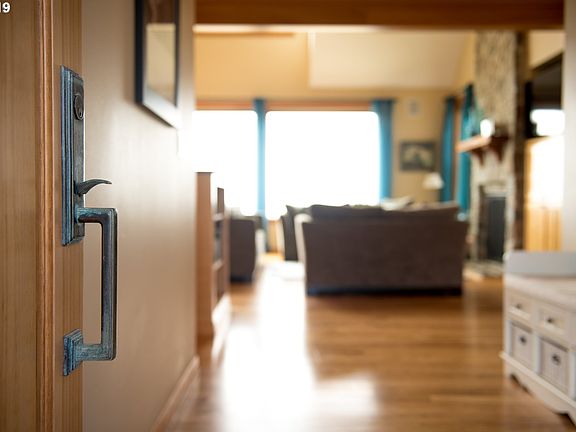 2nd image of 325 Salishan Dr