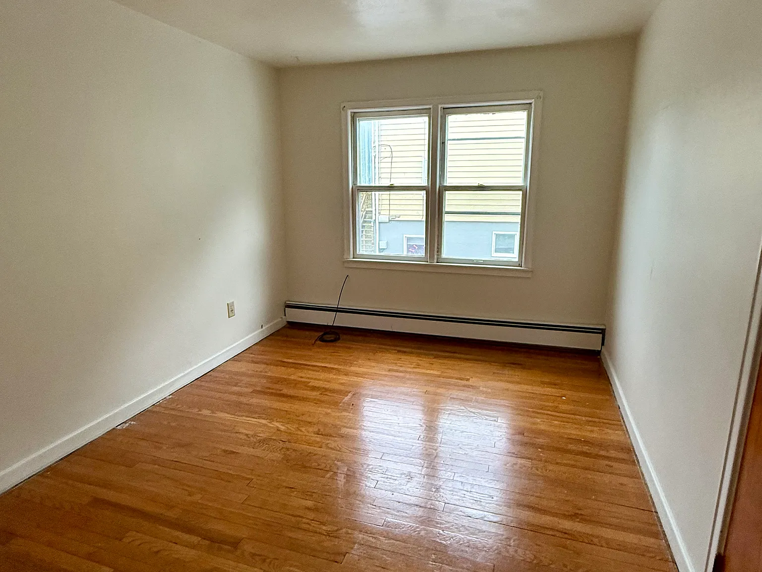 2 bed, 1000 sqft, $1,300 — Photo 4