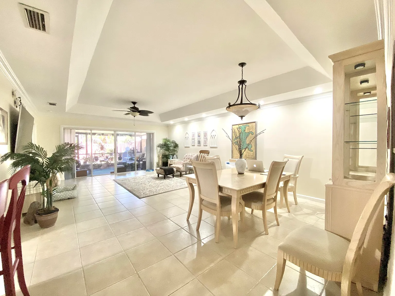 3 bed, 2.0 bath, 1593 sqft, $3,700 — Photo 4