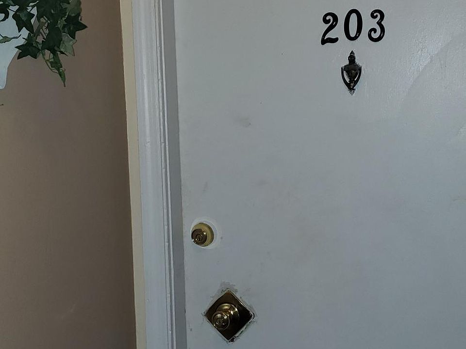 Front door. https://photos.app.goo.gl/PYwPE1MxRo7tdNvD7