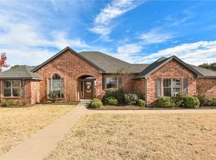 918 Winding Rd, Granbury, TX 76049