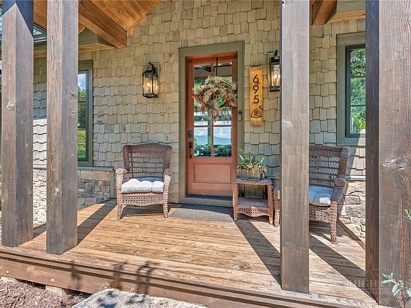 3rd image of 695 Goldenrod Road