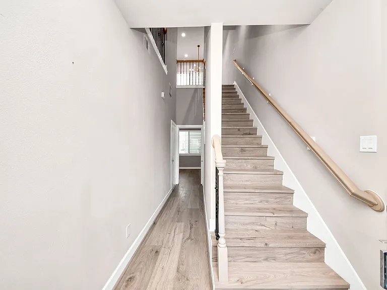2114 Stuart St — Photo 2