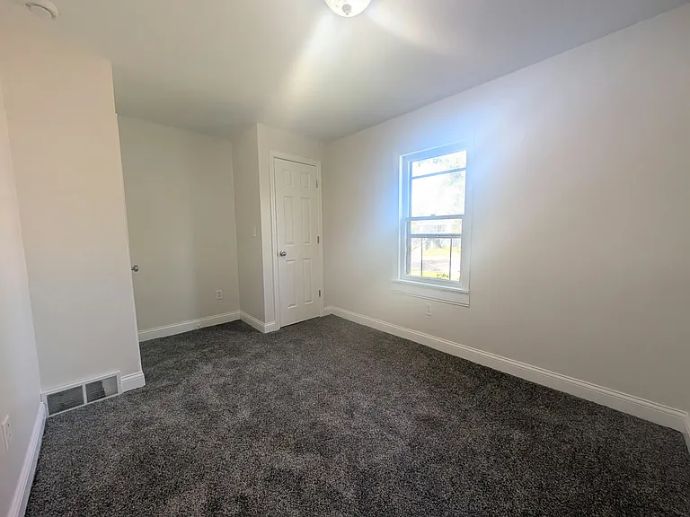 384 S Center Ave — Photo 7