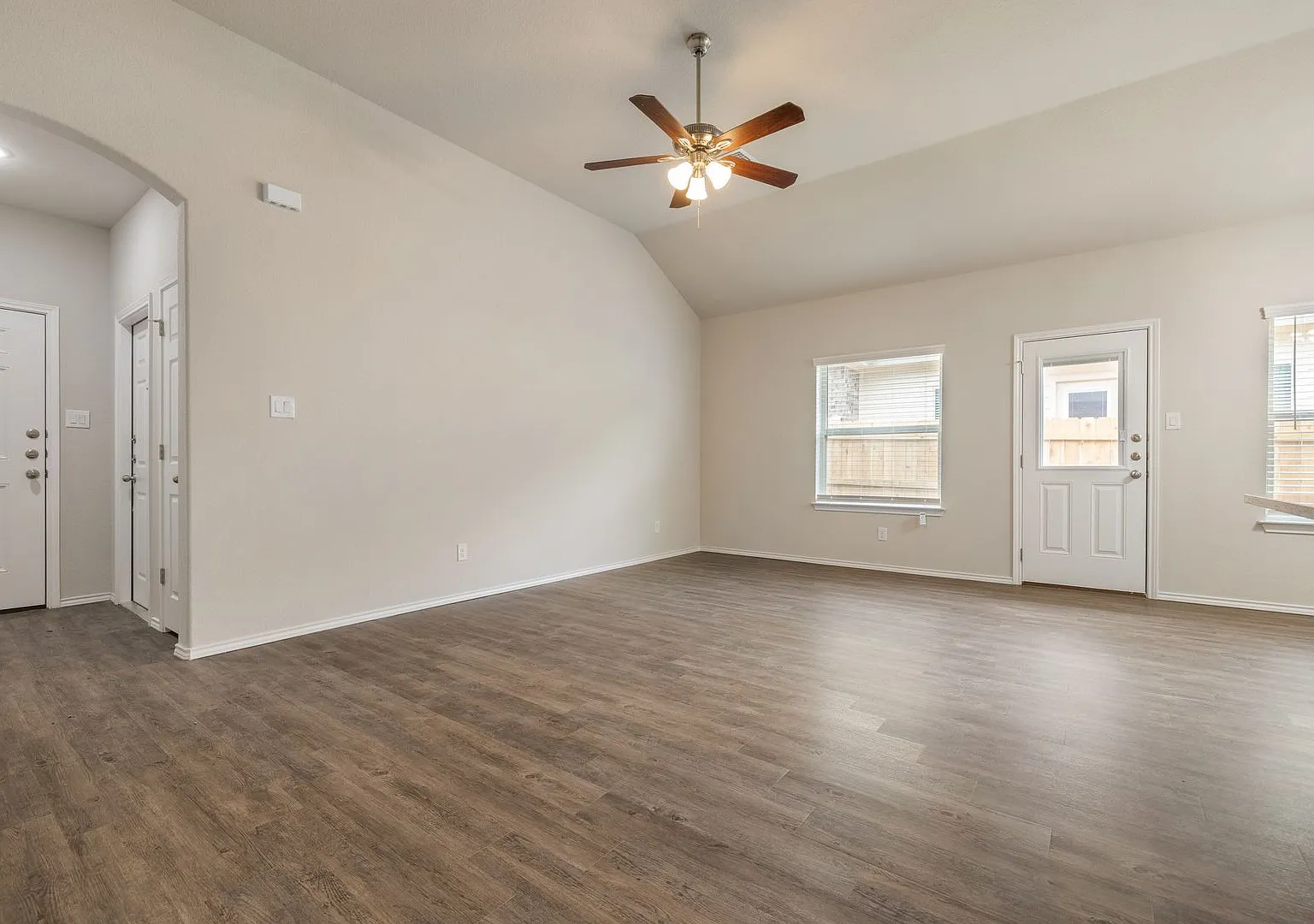 Available Now! Gorgeous 3 Bedroom Duplex Located In Converse, Tx! — Photo 3