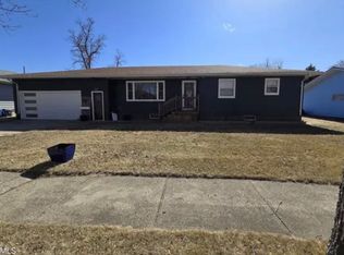 312 2nd St S, Ellendale, ND 58436