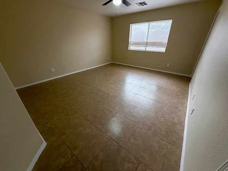 15448 W Hearn Rd — Photo 5