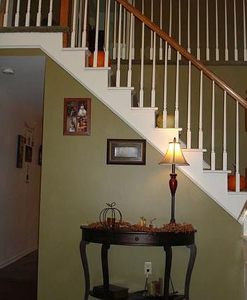 Open 2-story foyer