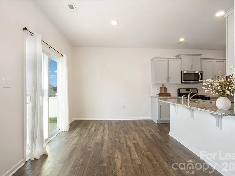 2407 Sugar Ct SW — Photo 9