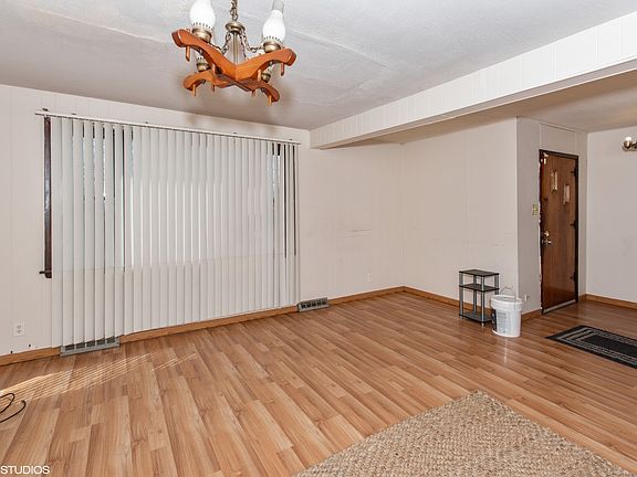 2nd image of 13826 Emerald Ave
