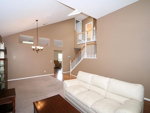 4th image of 2030 Taft Dr