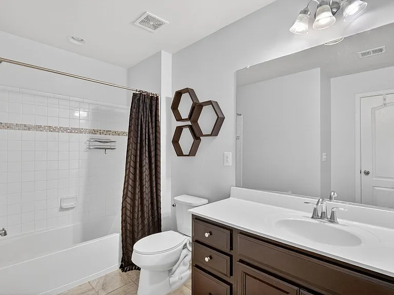 980 Basswood Dr — Photo 42