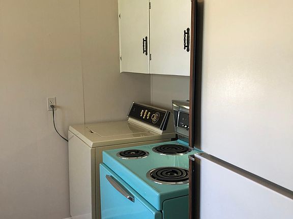 Check out that stove!