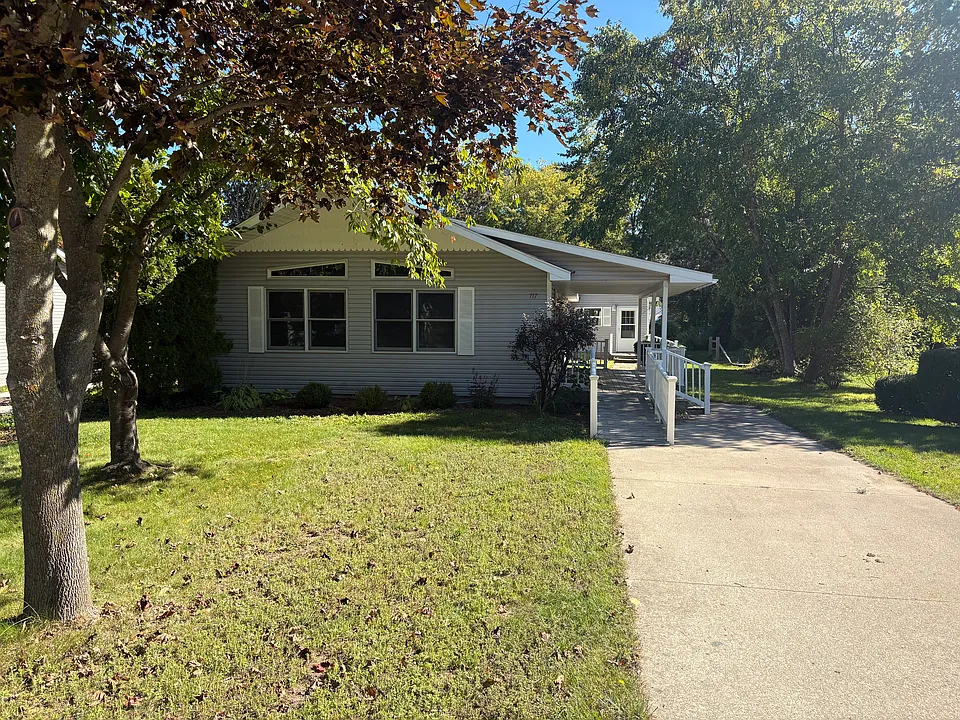 717 Cedar St