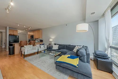 1212 N Wells St #403 Photo 1