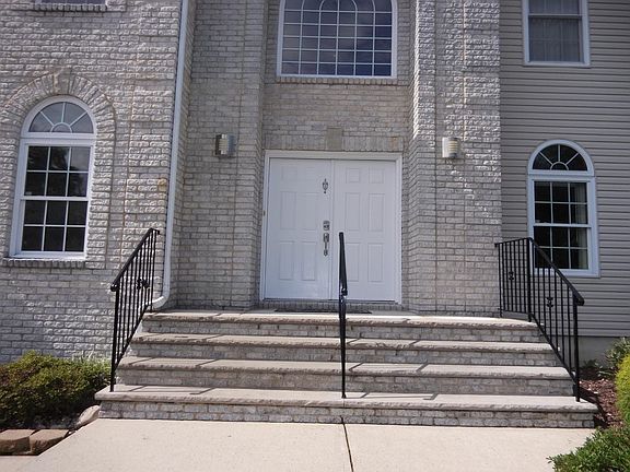 Double doors entry