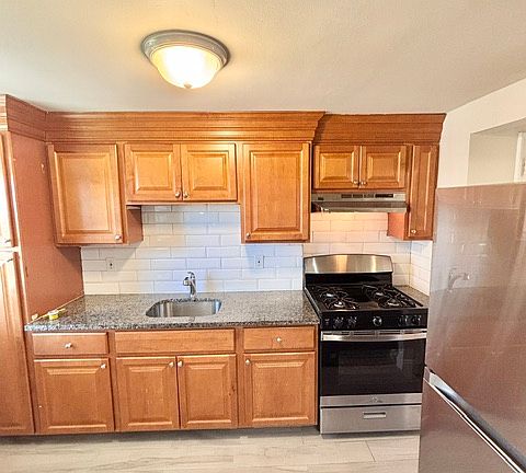 5th image of 165 Gold St APT F
