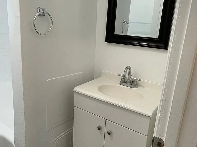Dixon Delano Apartments — Photo 18