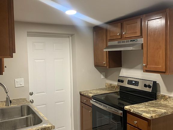 3rd image of 845 N Anita Ave